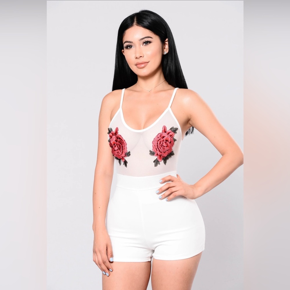 Fashion Nova Como La Flor romper size: S